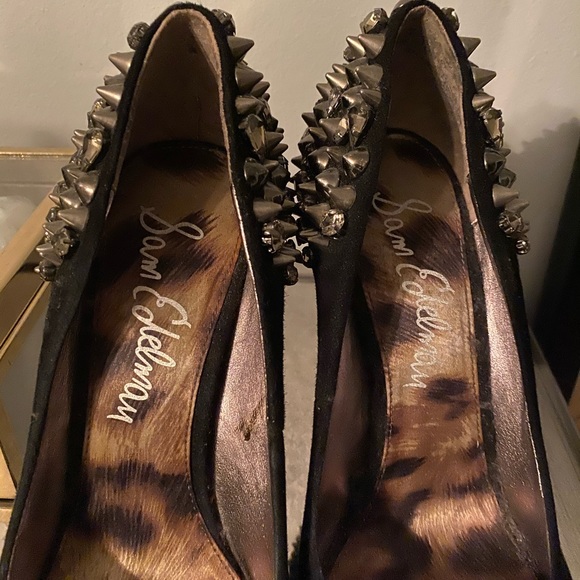 Shoes - Picture 6 of 8